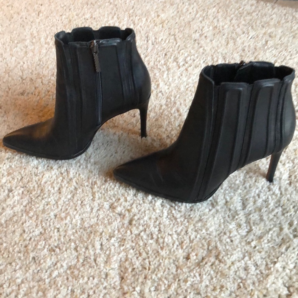 Black Donald Pliner booties, Size 7.5